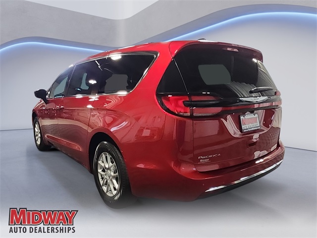 2026 Chrysler Pacifica photo 3