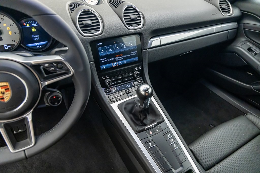 2024 Porsche Cayman Base photo 18