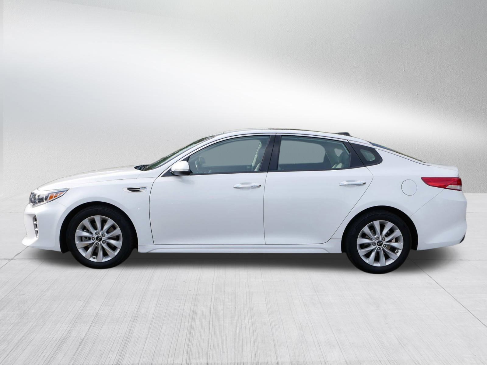 2017 Kia Optima EX photo 4