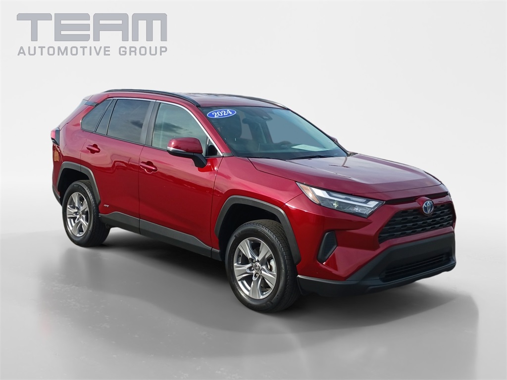 2024 Toyota RAV4 XLE's photo