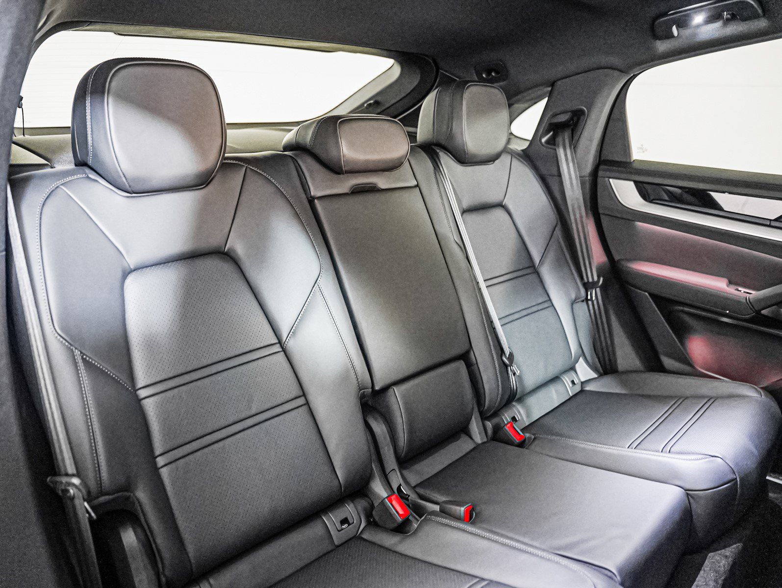 2025 Porsche Cayenne Coupe photo 6