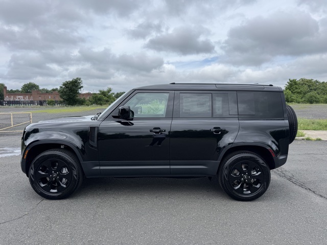 2025 Land Rover Defender 110 S photo 2