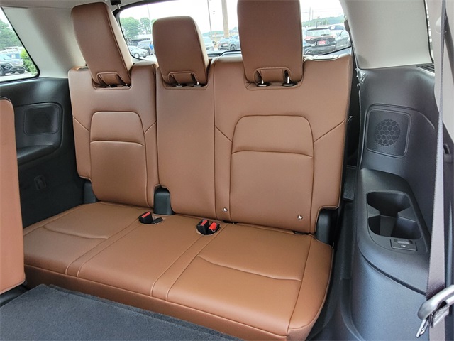 2025 Nissan Pathfinder Platinum photo 12