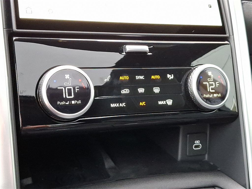 2025 Land Rover Discovery S photo 10