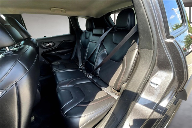 2019 Jeep Cherokee Trailhawk photo 24