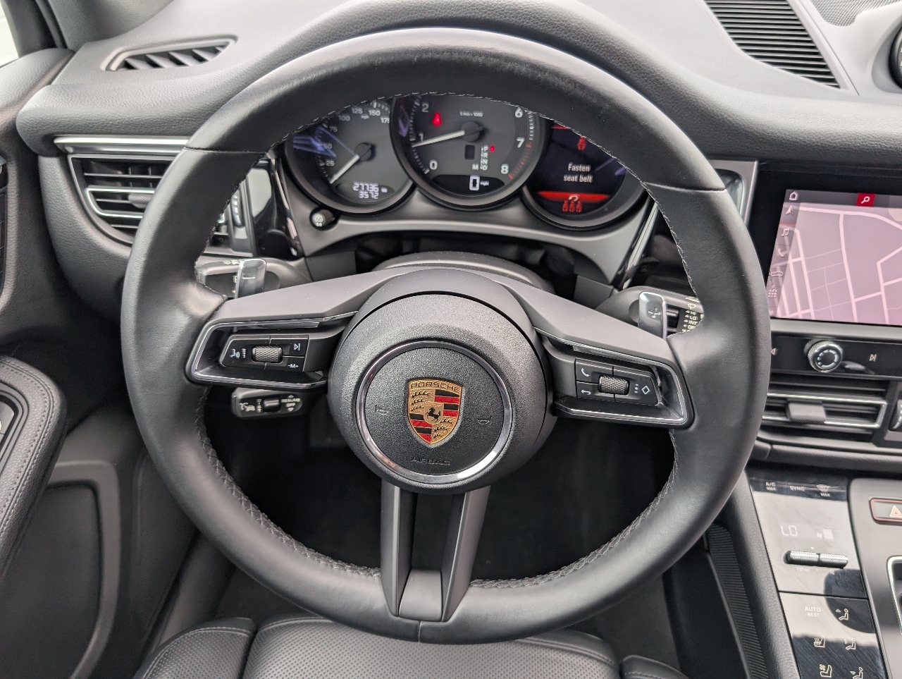 2023 Porsche Macan T photo 21