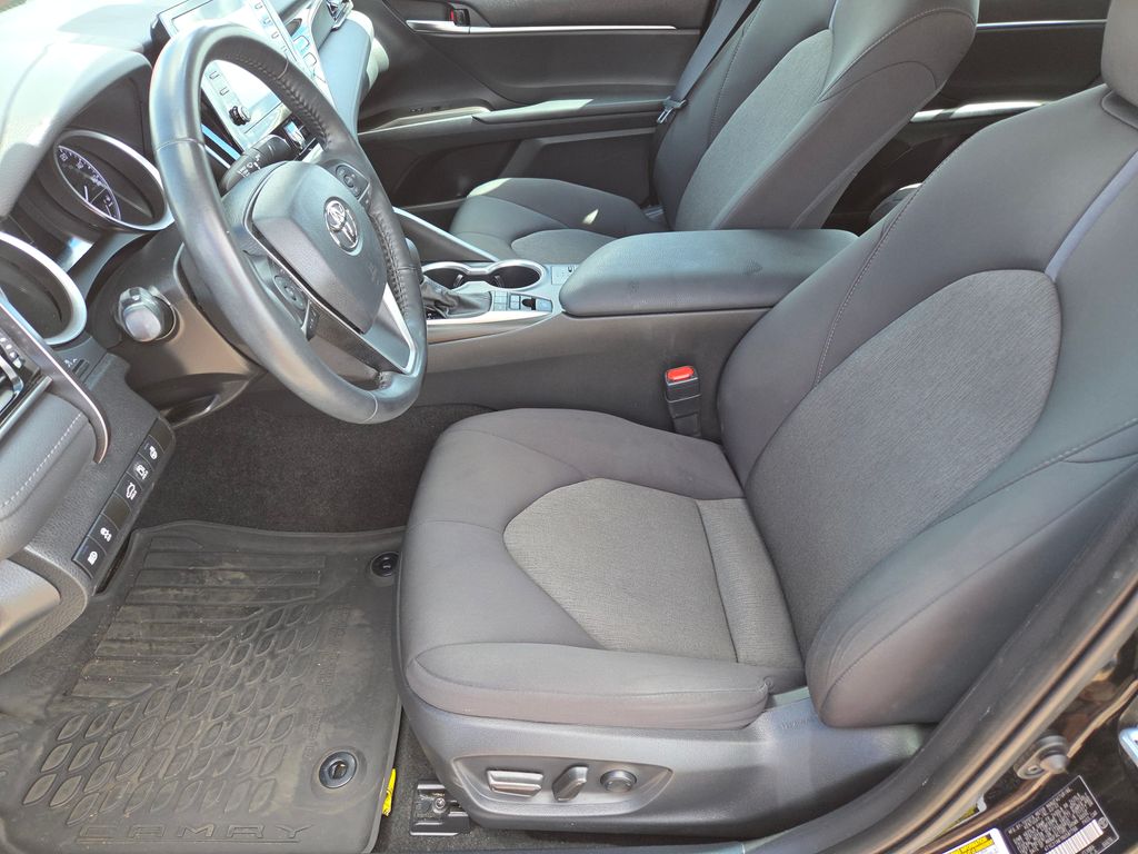 2022 Toyota Camry Hybrid LE photo 15
