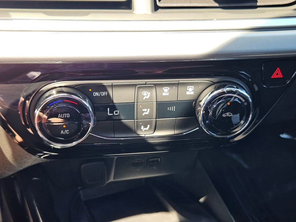 2025 Chevrolet Trax LT photo 21