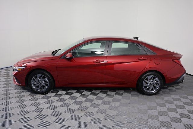 2024 Hyundai Elantra Hybrid Blue photo 5