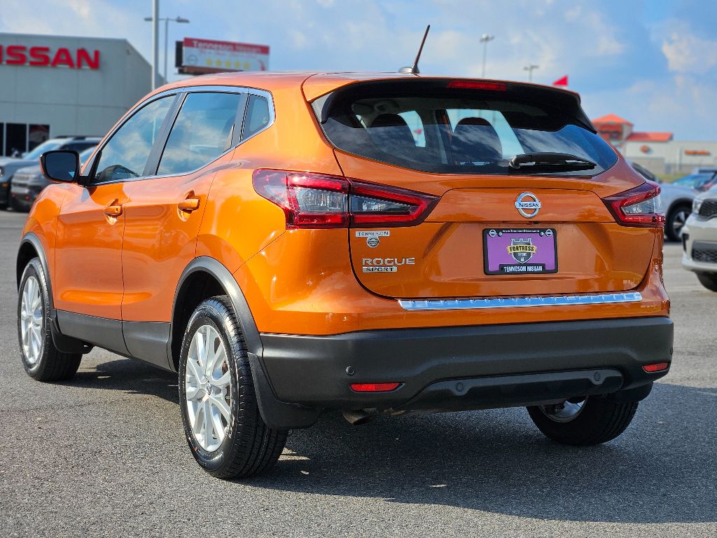 2022 Nissan Rogue Sport S photo 2