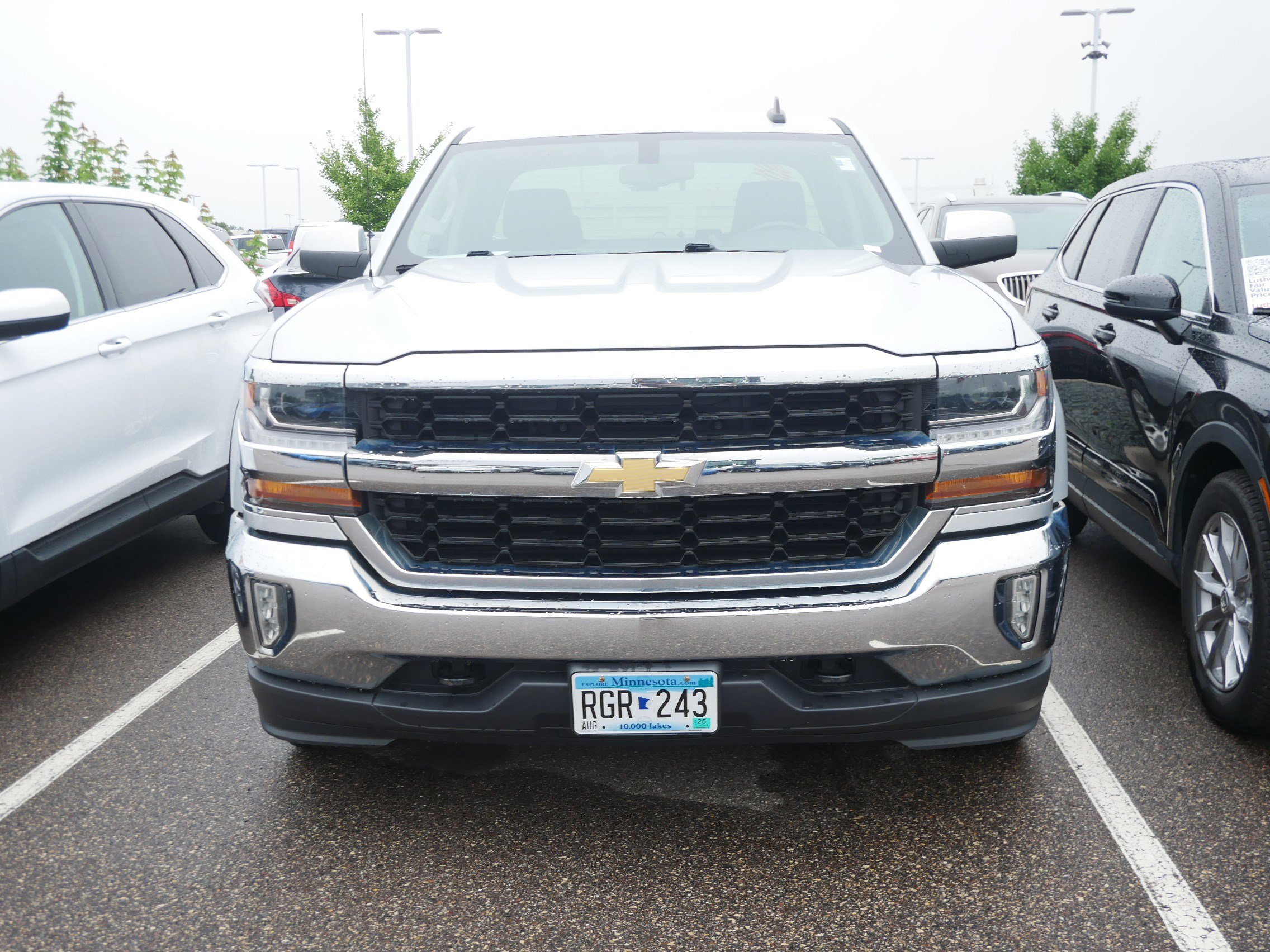 2017 Chevrolet Silverado 1500 LT photo 2