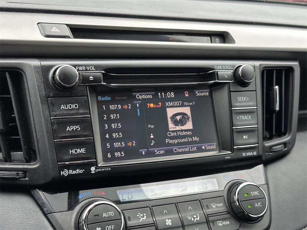 2016 Toyota RAV4 XLE photo 3