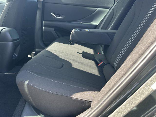 2025 Hyundai Elantra SEL Convenience photo 16
