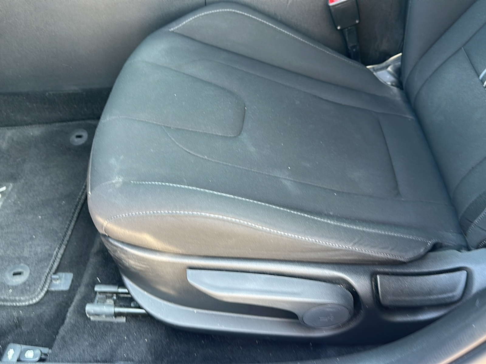 2023 Hyundai Elantra SEL photo 7