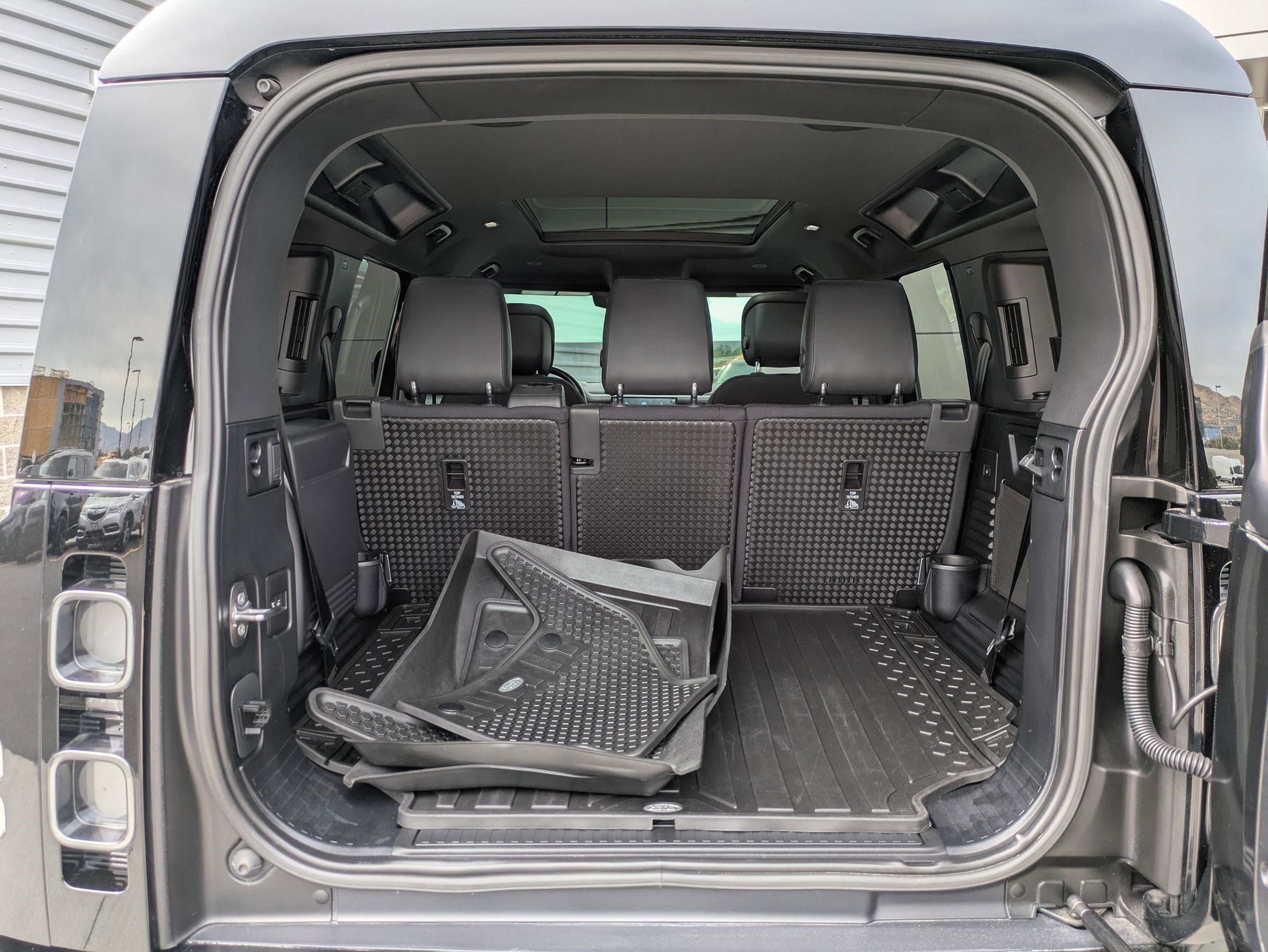 2023 Land Rover Defender 110 X photo 24