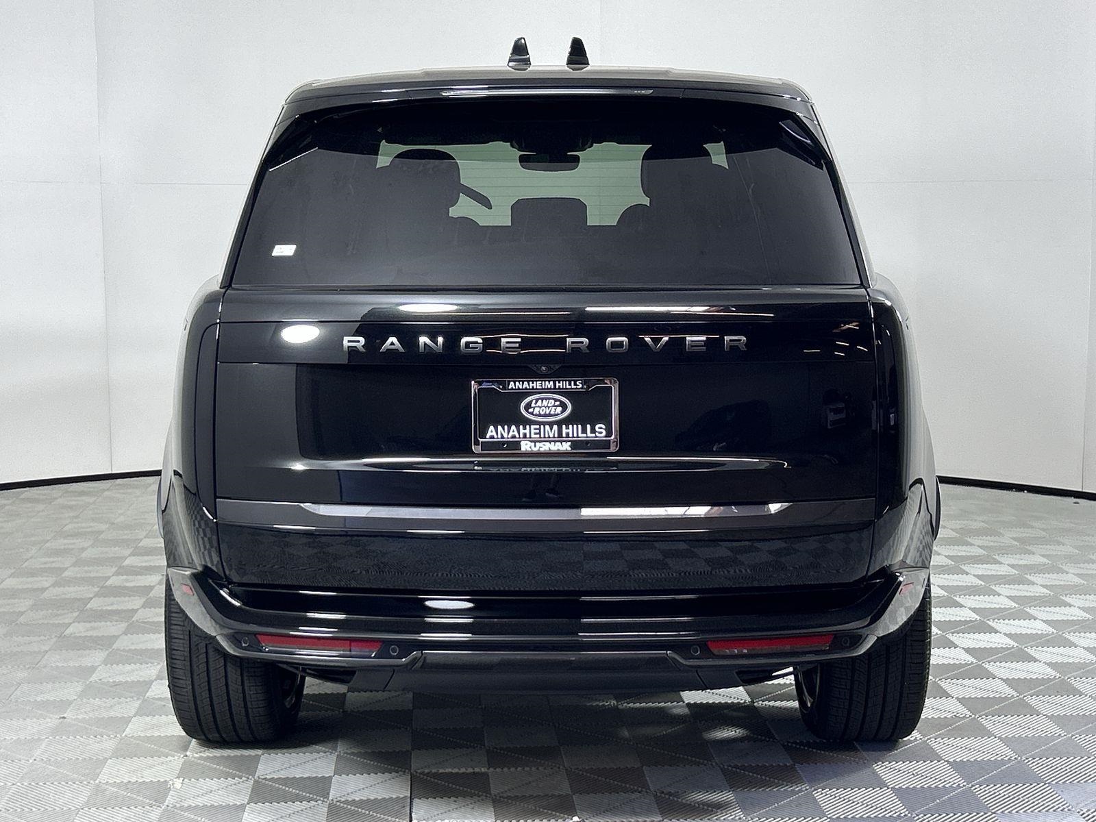 2025 Land Rover Range Rover SE photo 3