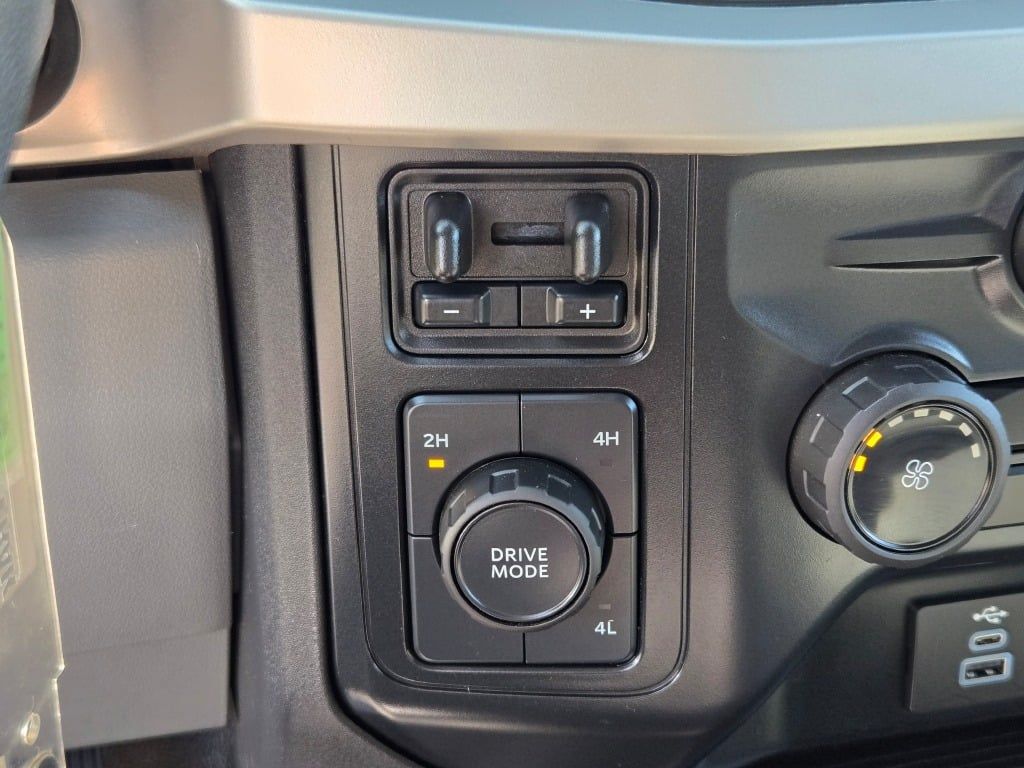 2024 Ford F-350 XL photo 23