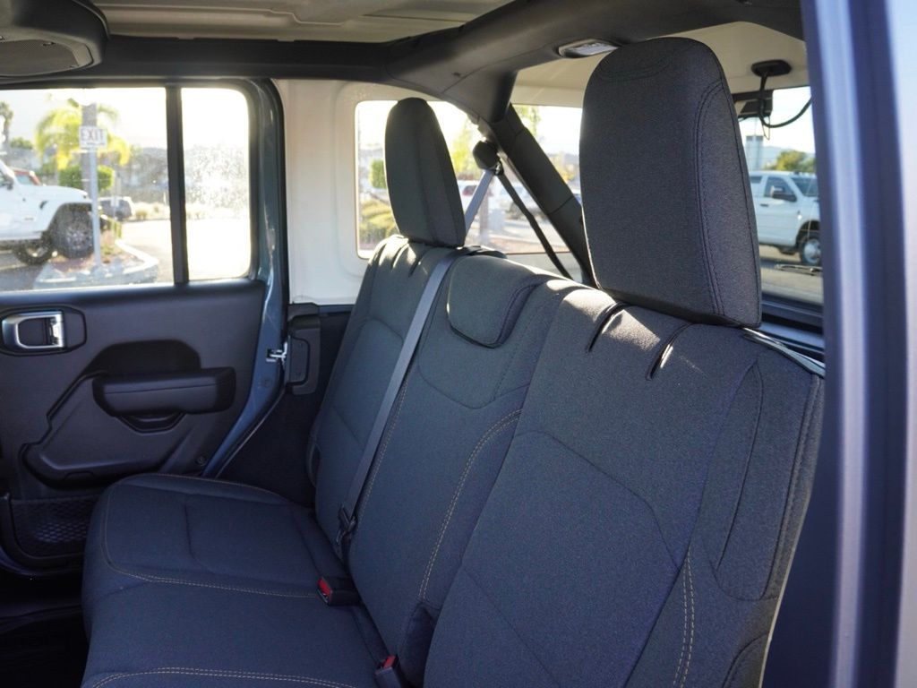 New 2026 Anvil Clear-Coat Exterior Paint Jeep 4-Door Sport S image 20