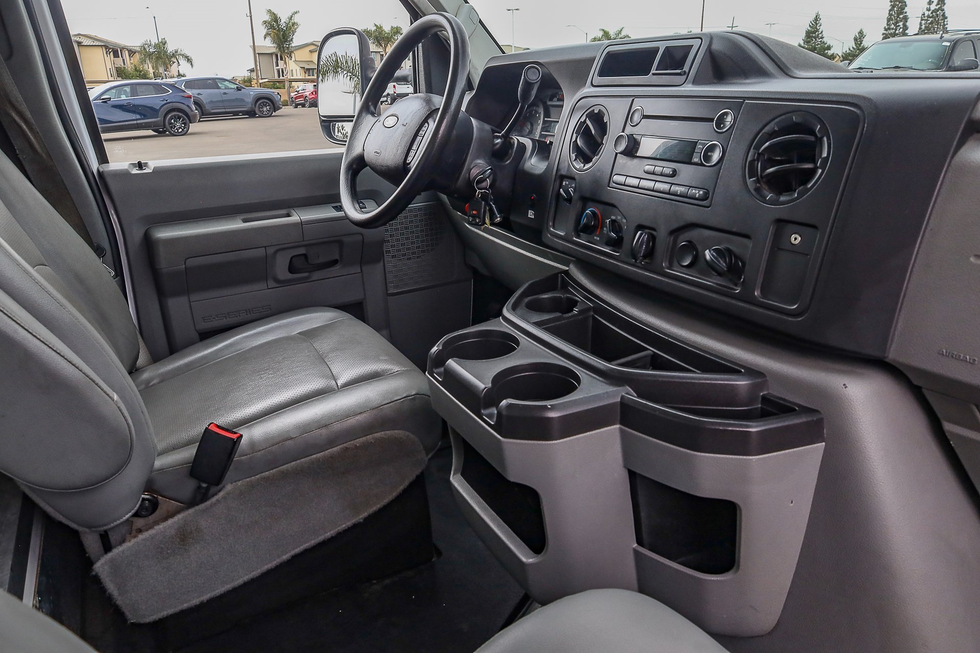 2019 Ford E-450 photo 27