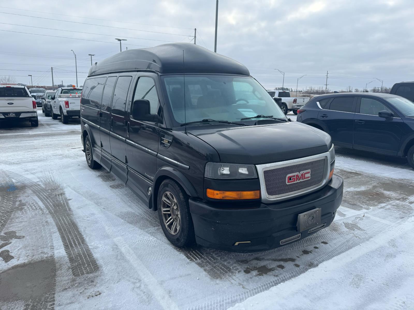 2017 GMC Savana Cargo Work Van's photo