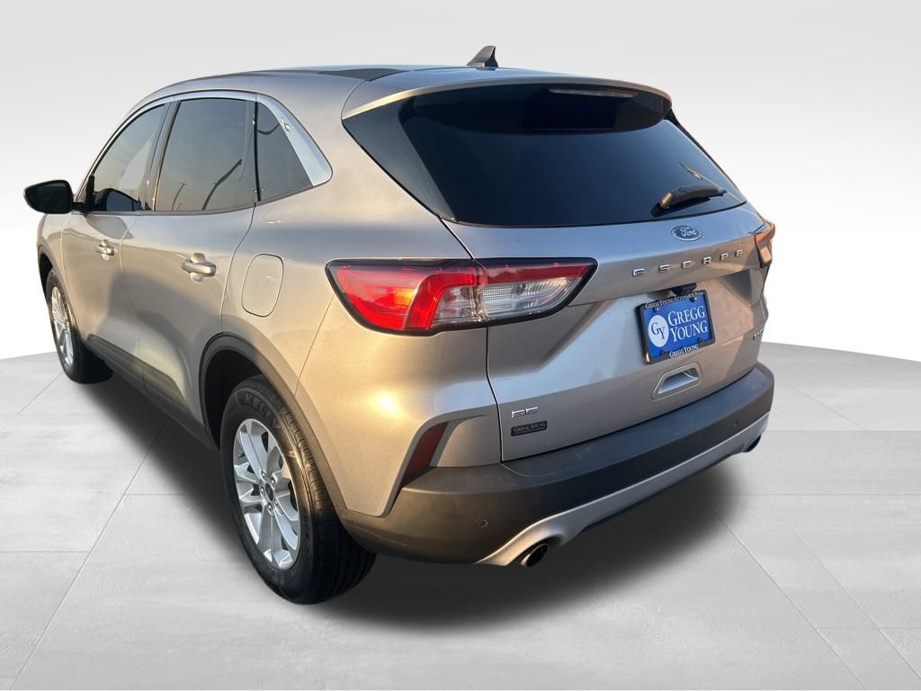 2021 Ford Escape SE photo 3