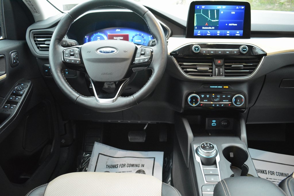 2022 Ford Escape Titanium photo 3