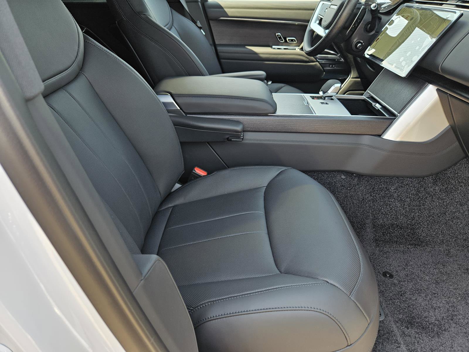 2025 Land Rover Range Rover SE photo 32