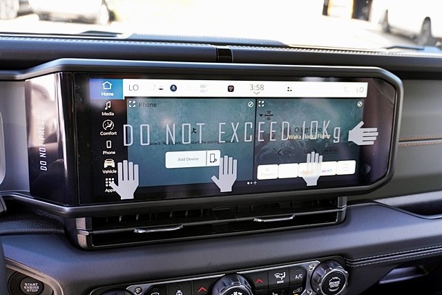 New 2025 Bright White Clear-Coat Exterior Paint Jeep Mojave image 30