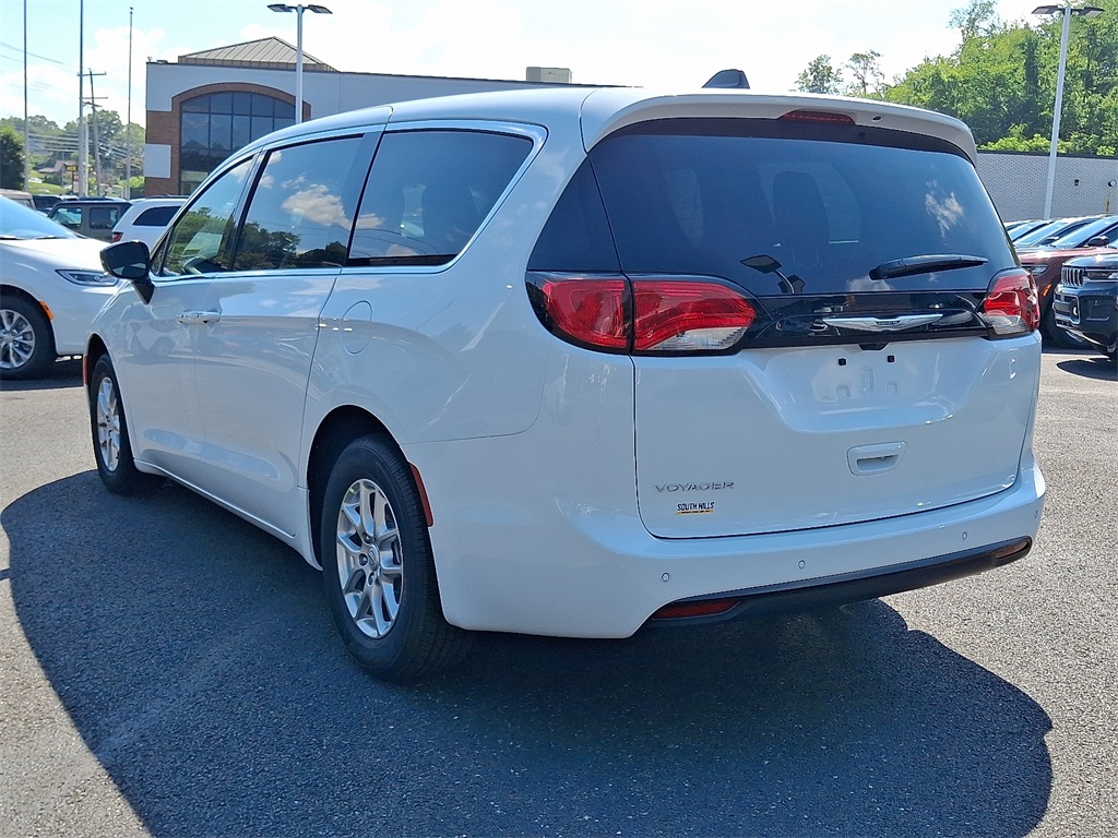 2025 Chrysler Voyager LX photo 3
