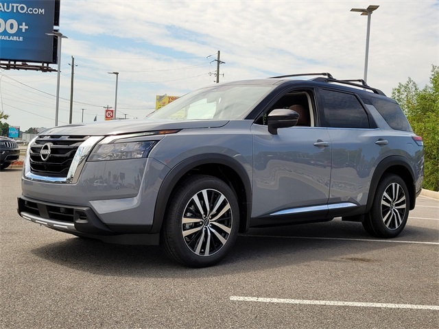 2025 Nissan Pathfinder Platinum photo 4