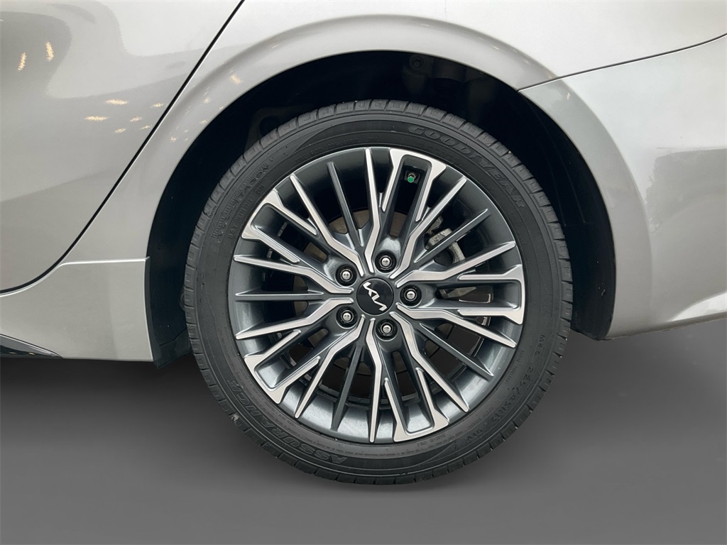 2024 Kia Forte GT-Line photo 8