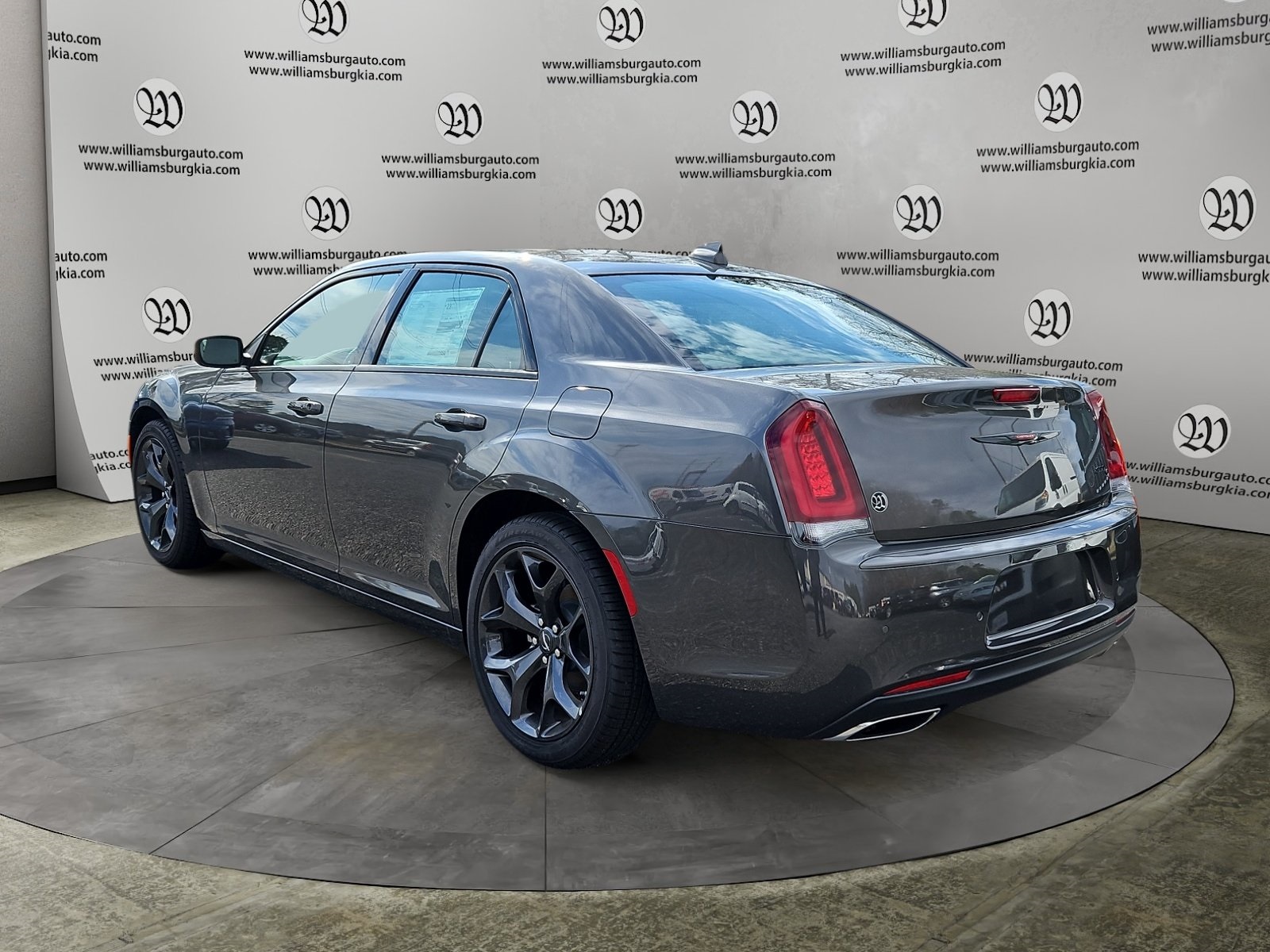 2023 Chrysler 300 S photo 3