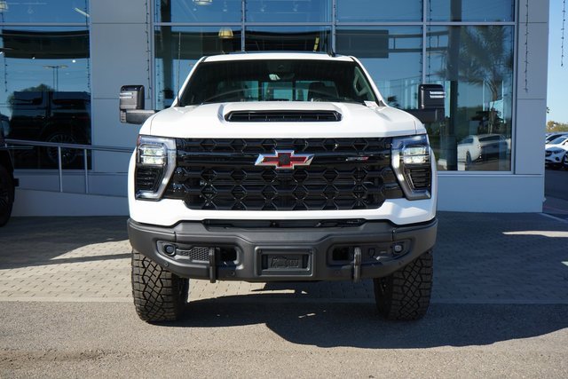 2026 Chevrolet Silverado 2500HD ZR2 photo 3