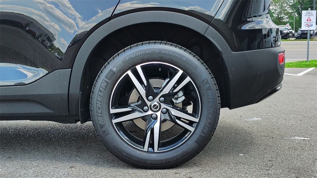 2026 Volvo XC40 Core photo 28