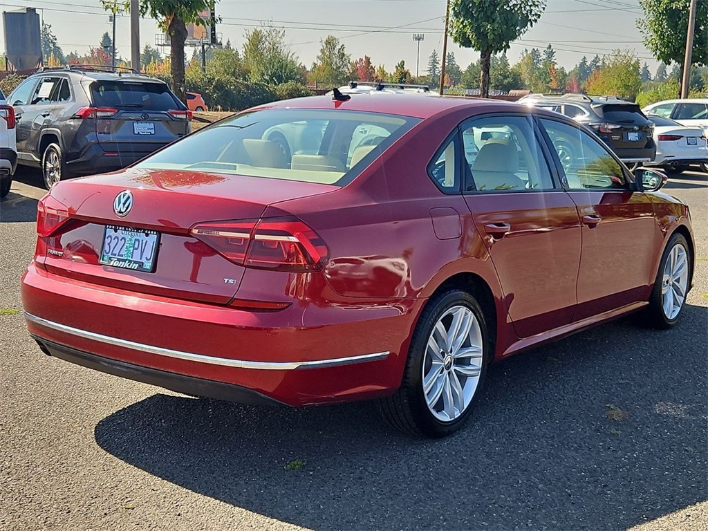 2019 Volkswagen Passat 2.0T Wolfsburg Edition photo 4