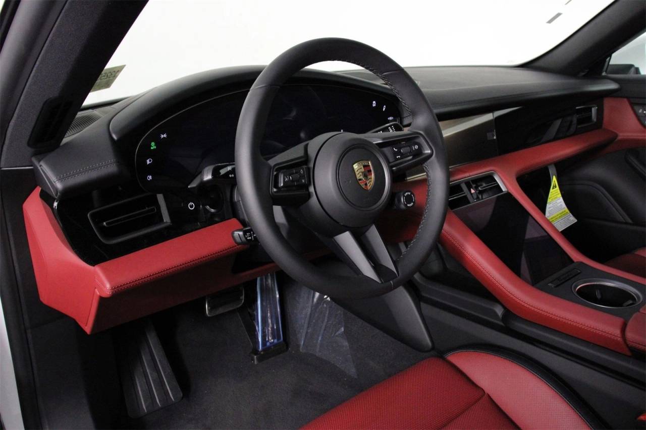 2025 Porsche Taycan 4S photo 4