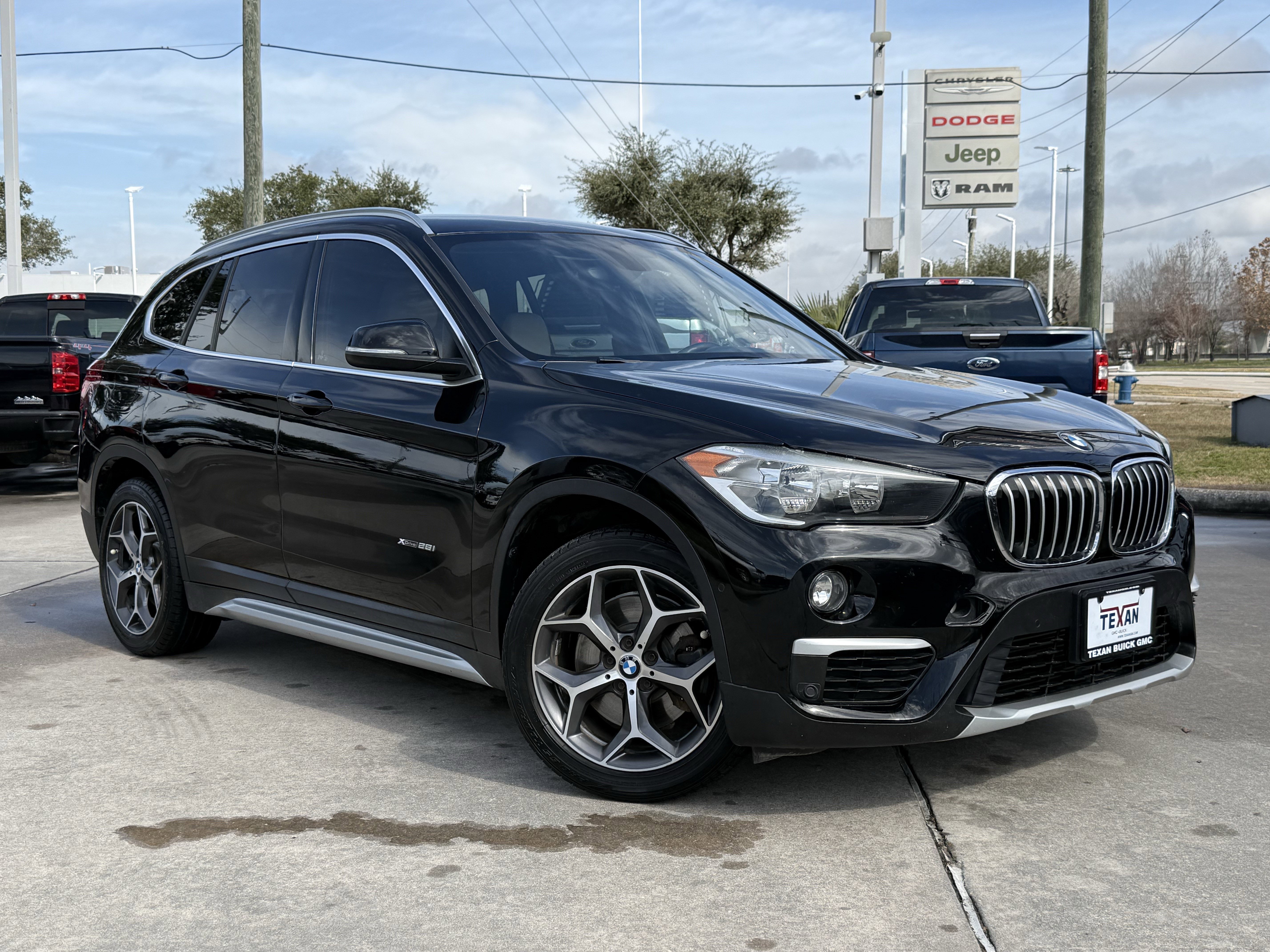 Used 2018 BMW X1 28i with VIN WBXHT3C3XJ5K25986 for sale in Humble, TX