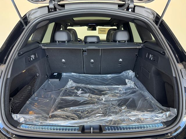 2026 Mercedes Benz GLC 300 photo 4
