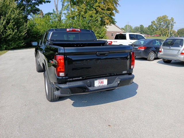 2025 Chevrolet Colorado Work Truck photo 2