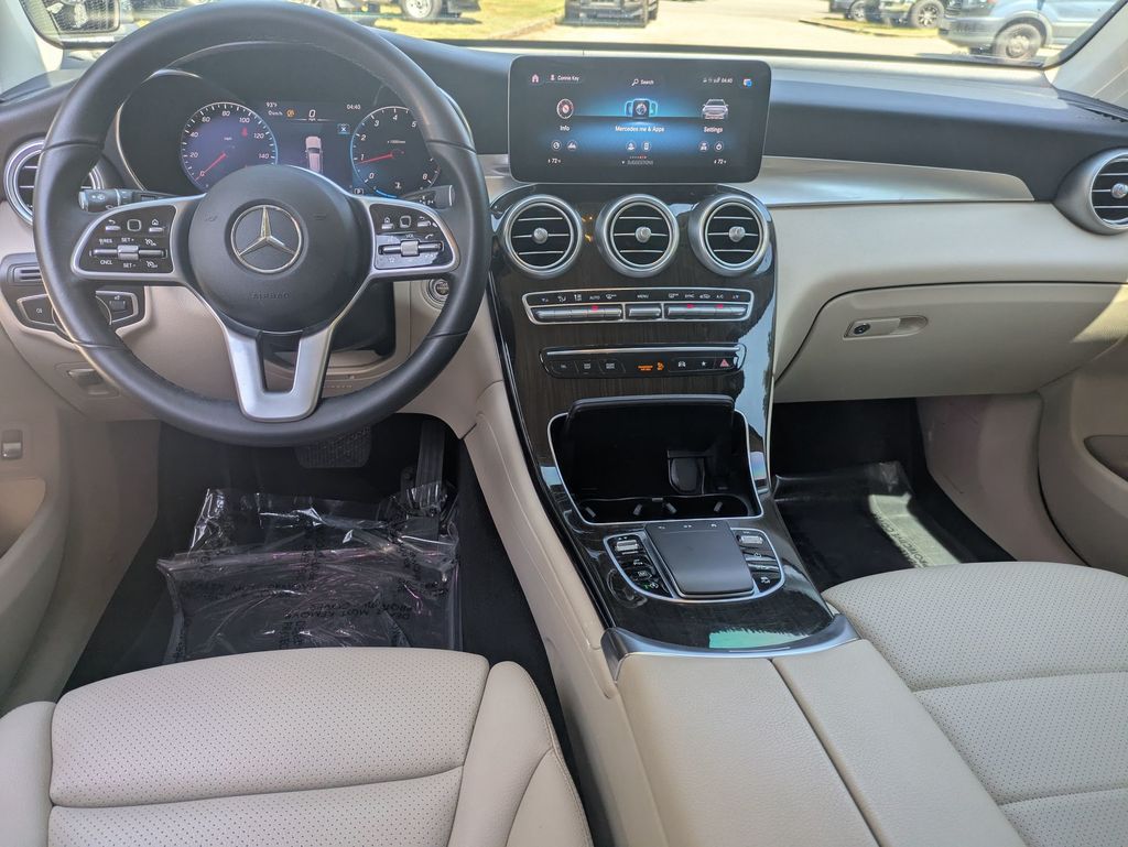 2022 Mercedes Benz GLC 300 photo 23