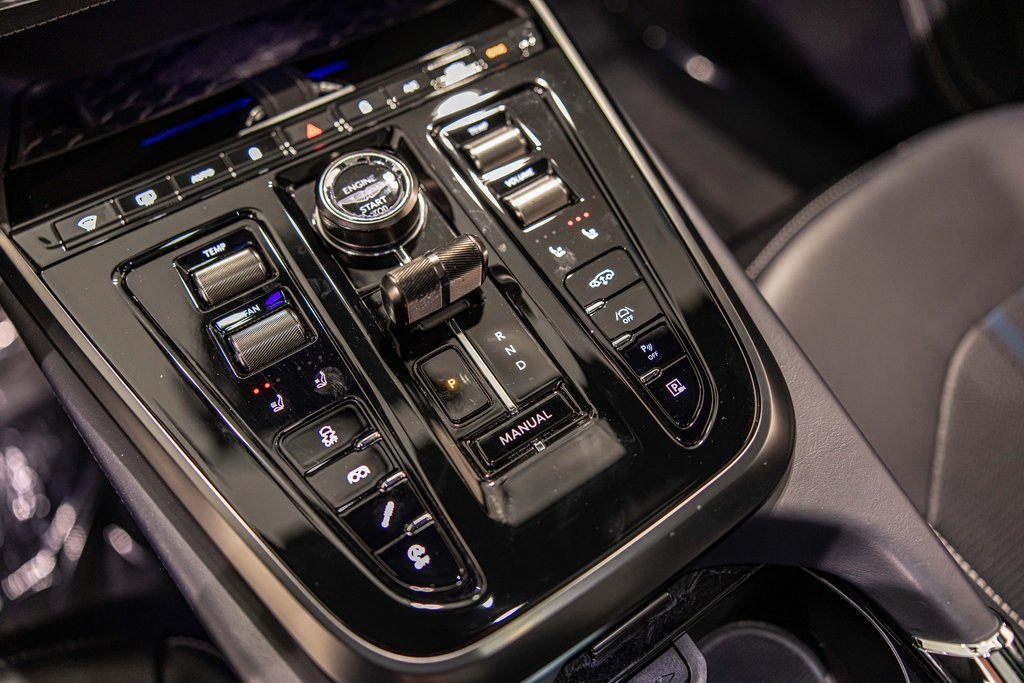 2025 ASTON MARTIN DBX - Image 31