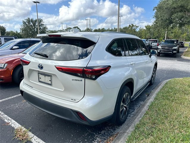 2021 Toyota Highlander Hybrid XLE photo 4