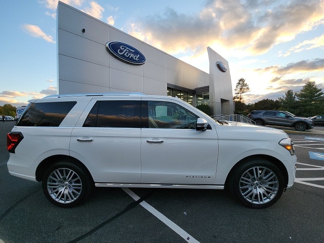 2022 Ford Expedition Platinum photo 2