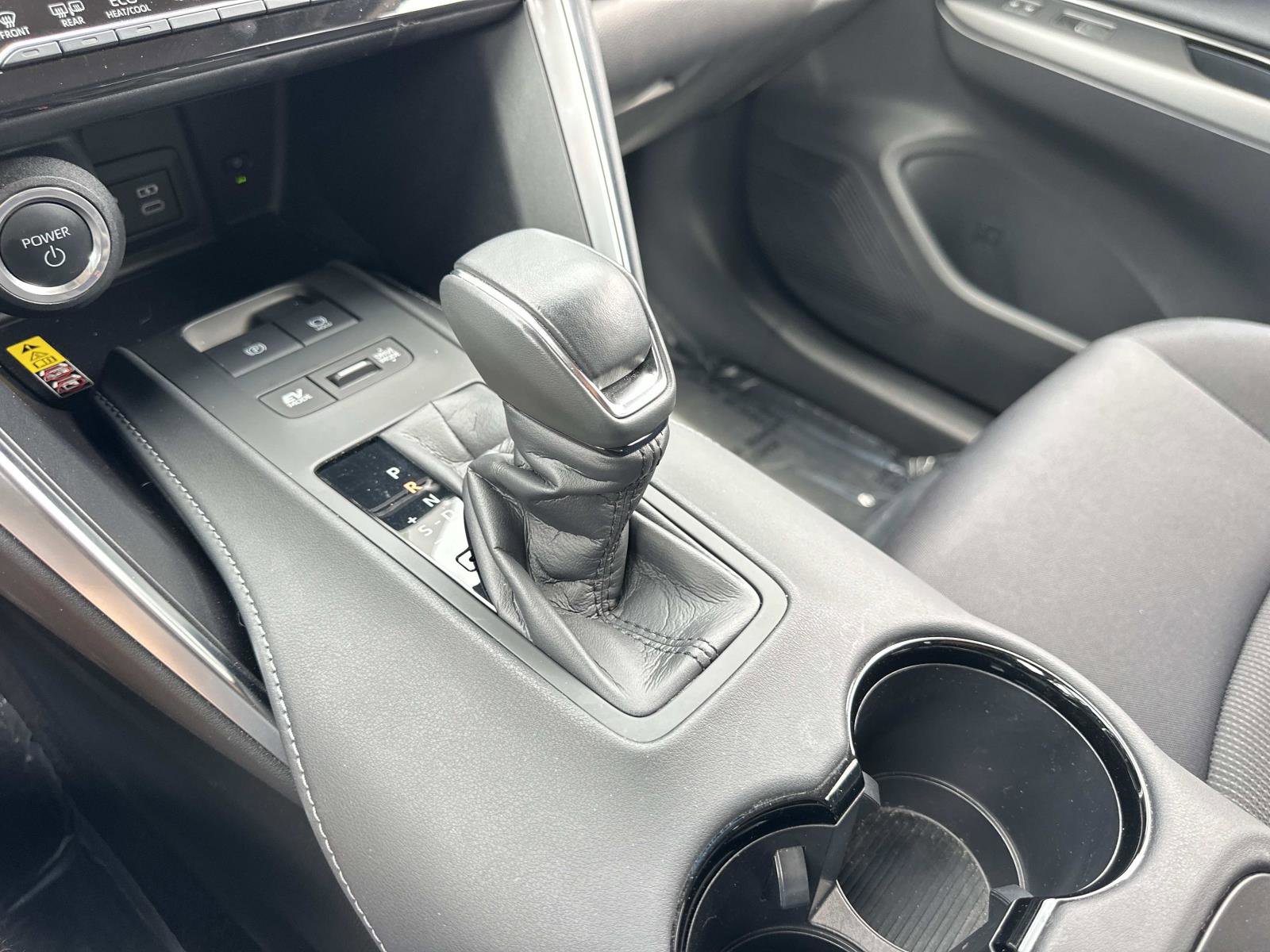 2023 Toyota Venza LE photo 27