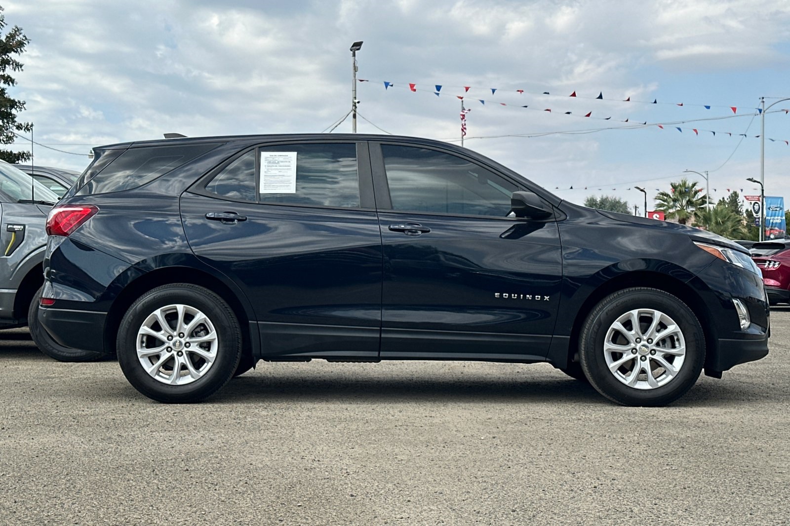 2021 Chevrolet Equinox LS photo 2