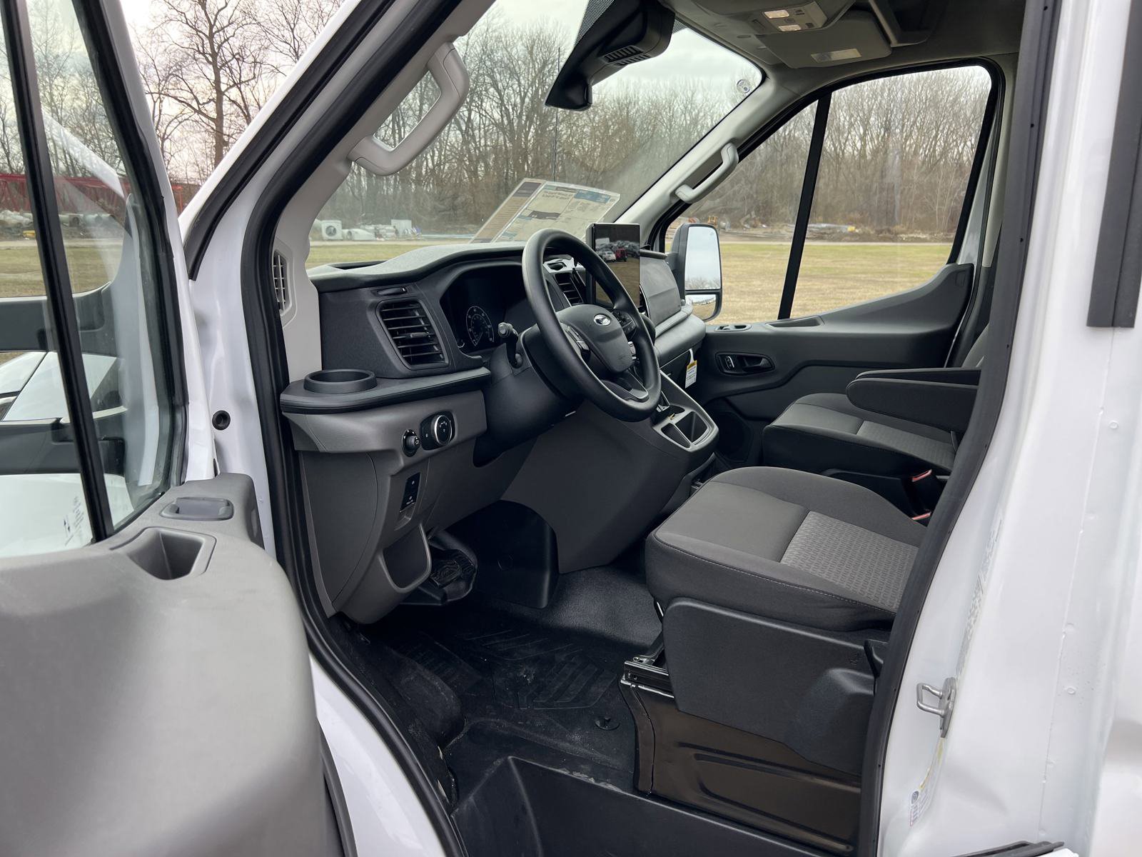 2024 Ford Transit Cutaway photo 8
