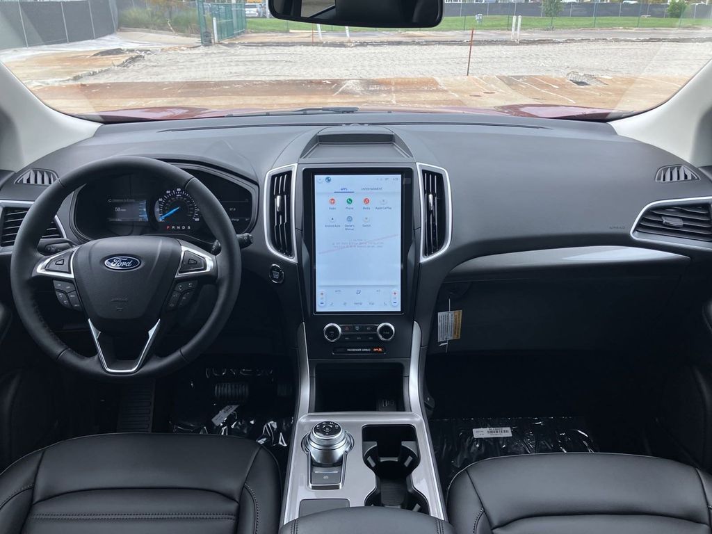 2024 Ford Edge SEL photo 3
