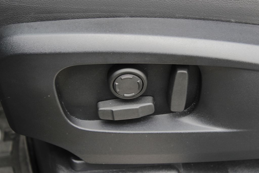 2024 Land Rover Defender 90 X-Dynamic SE photo 14