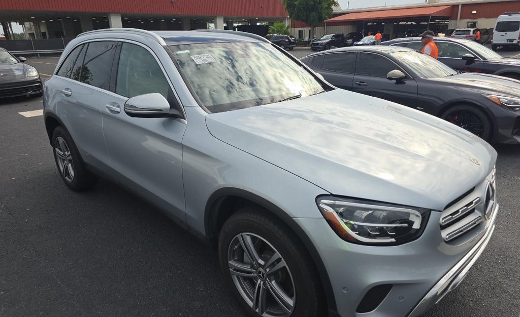 2022 Mercedes Benz GLC 300 photo 4