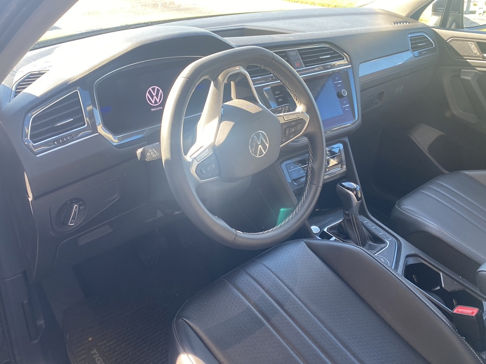 2022 Volkswagen Tiguan SE photo 2